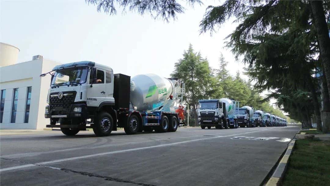 馭風(fēng)而行，中集車輛15臺(tái)新能源攪拌車駛?cè)牒?，繪就荊楚生態(tài)長卷
